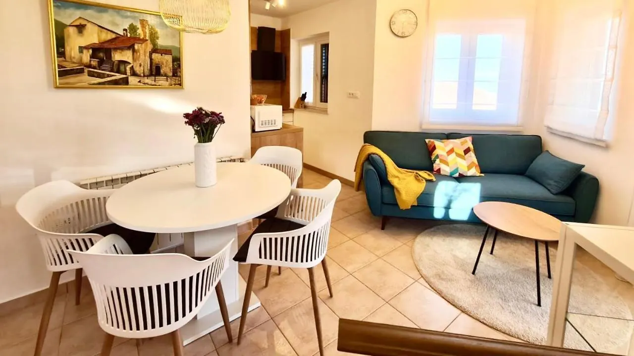 אופטיה Apartment Paola 0*,
